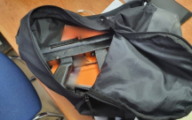 سلاح بين الكتب داخل حقيبة طالب مدرسة في الجليل 